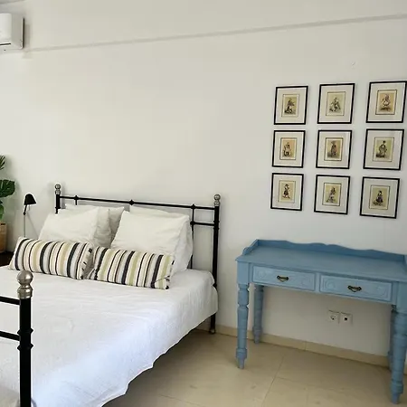 Villa Saronida Boutique Villa Private Pool, Sea Views, Lovely Gardens & Roof Terrace Saronida