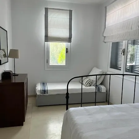 Saronida Boutique Villa Private Pool, Sea Views, Lovely Gardens & Roof Terrace * Saronida