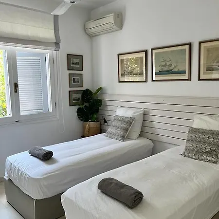 Saronida Boutique Villa Private Pool, Sea Views, Lovely Gardens & Roof Terrace Villa *