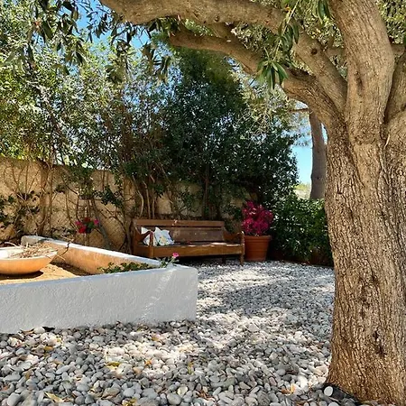 Saronida Boutique Villa Private Pool, Sea Views, Lovely Gardens & Roof Terrace * Saronida